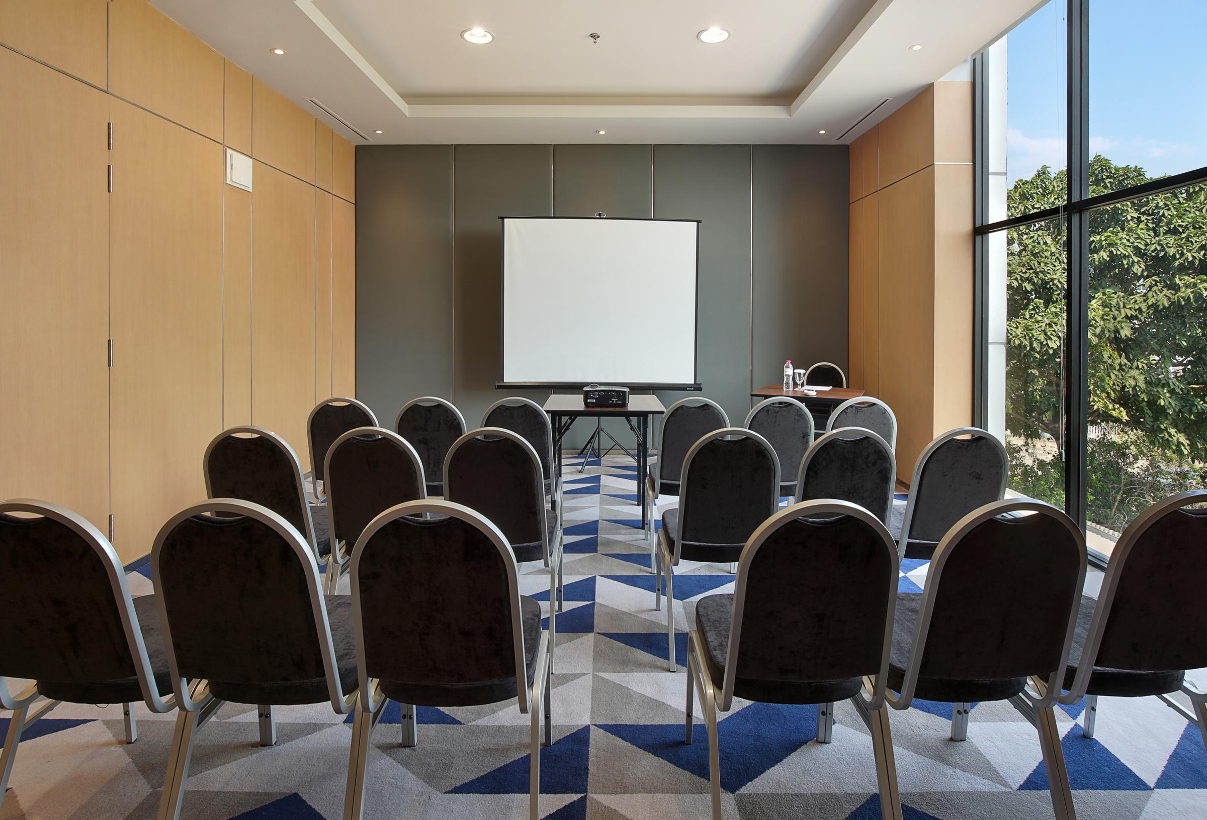 Swiss-Belinn Simatupang Jakarta Exterior foto
