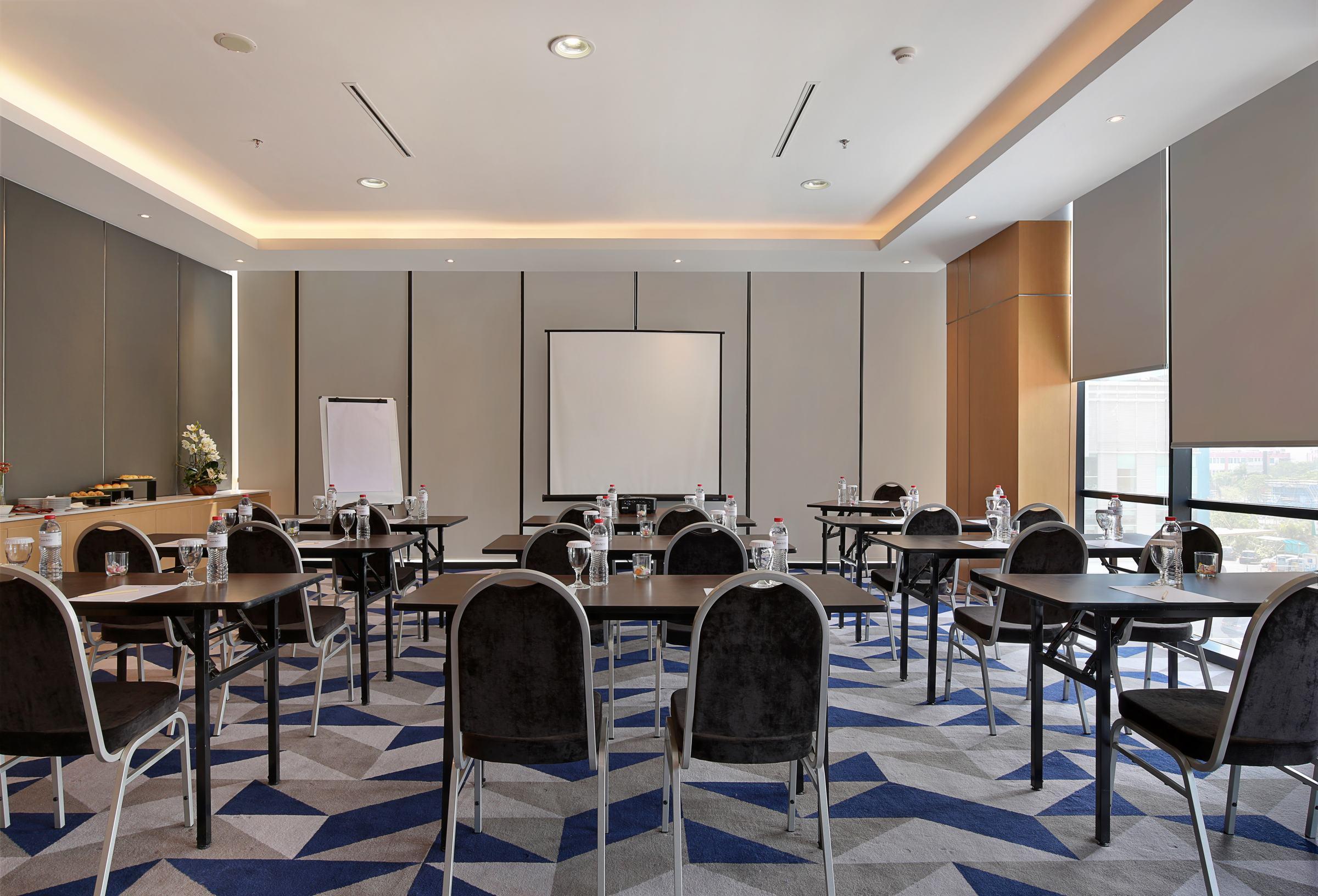 Swiss-Belinn Simatupang Jakarta Exterior foto