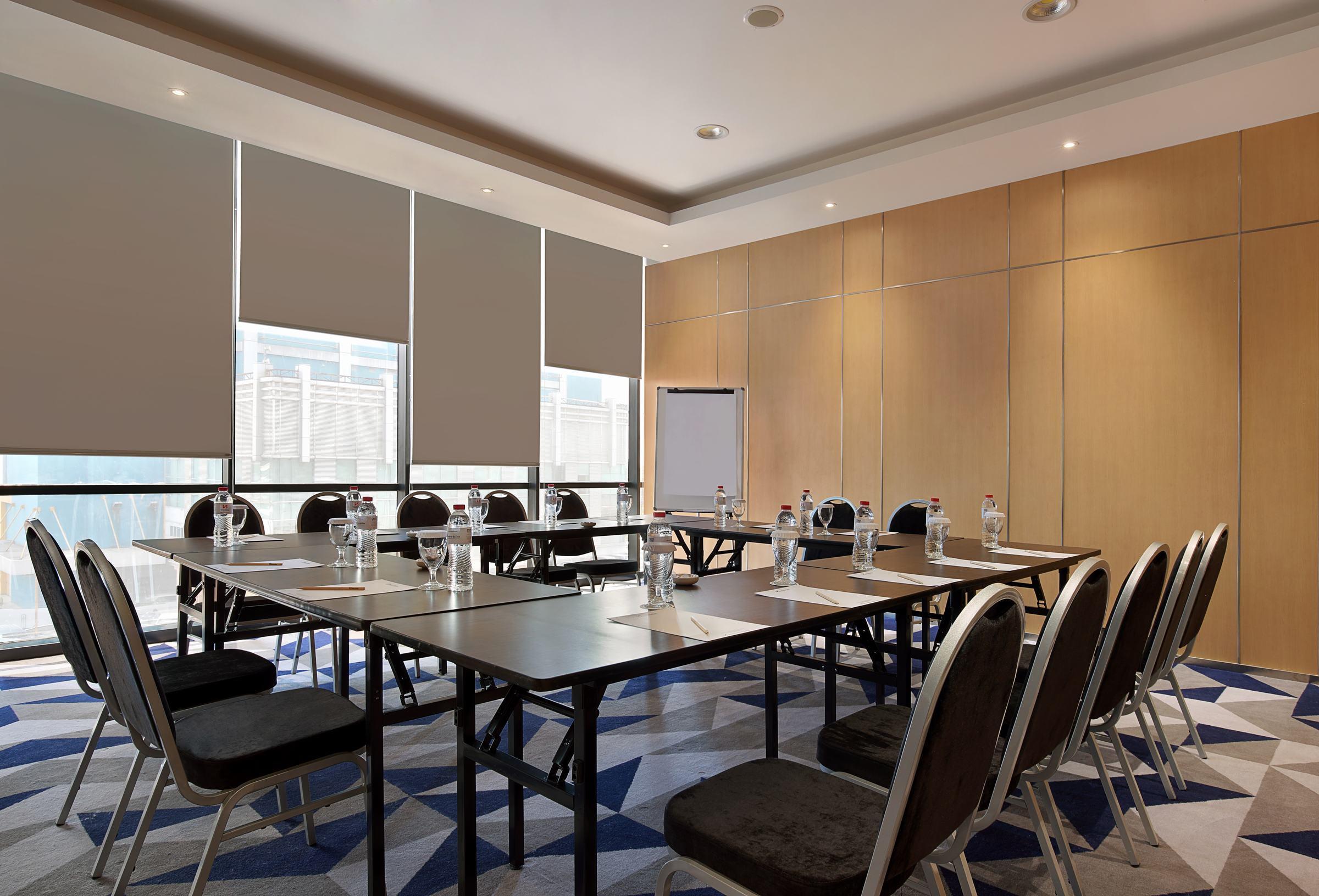 Swiss-Belinn Simatupang Jakarta Exterior foto