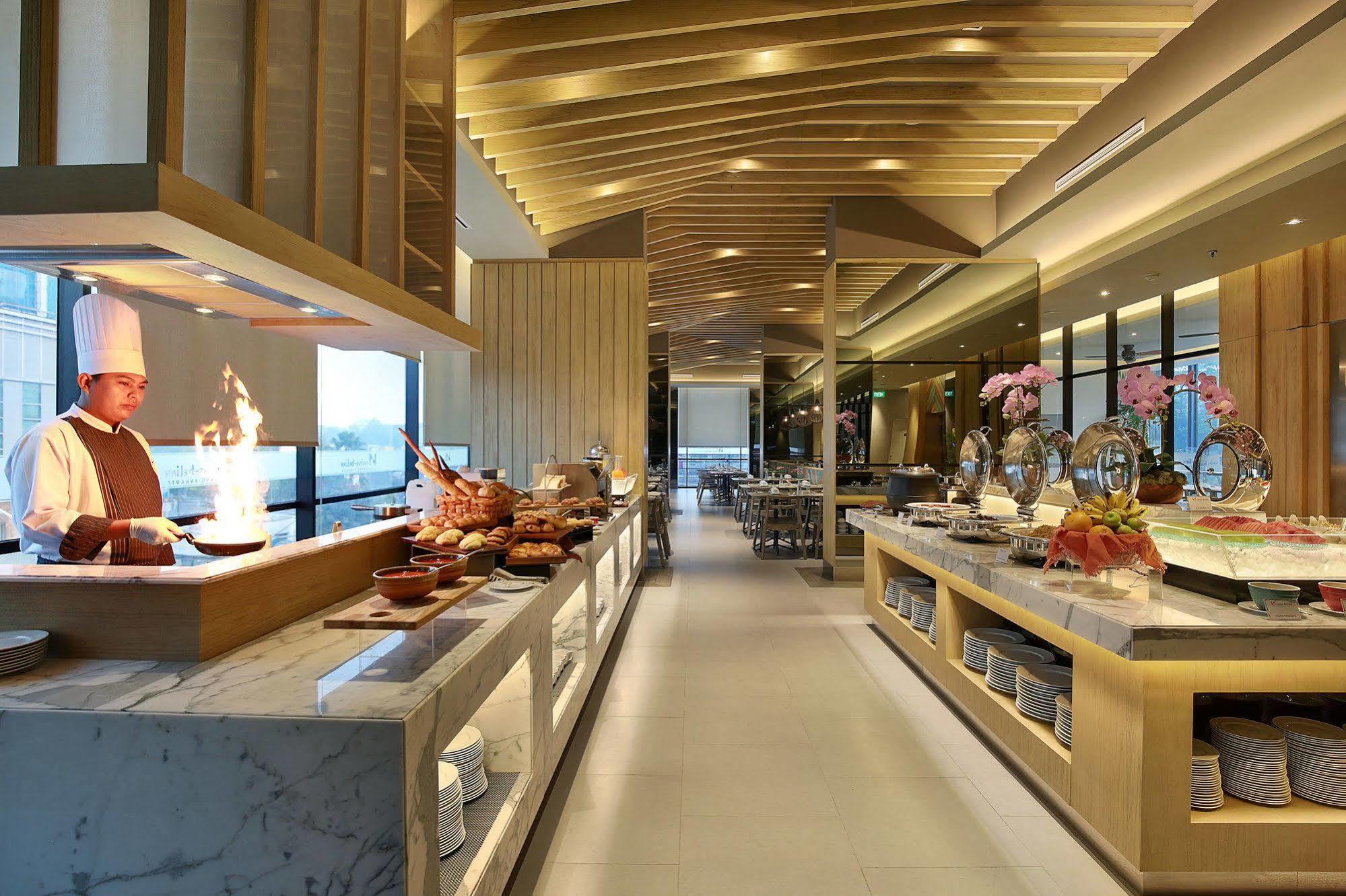 Swiss-Belinn Simatupang Jakarta Exterior foto