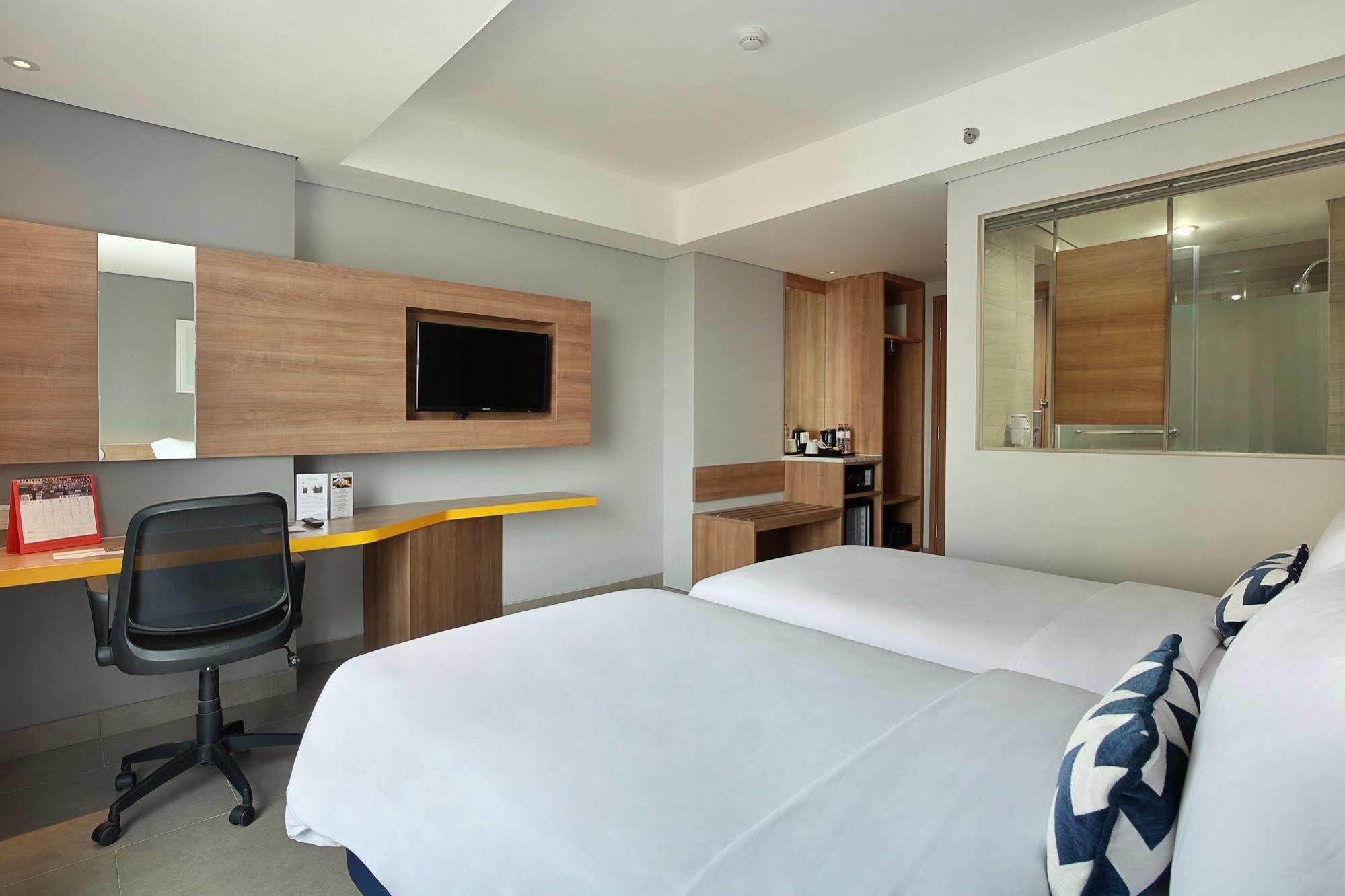 Swiss-Belinn Simatupang Jakarta Exterior foto