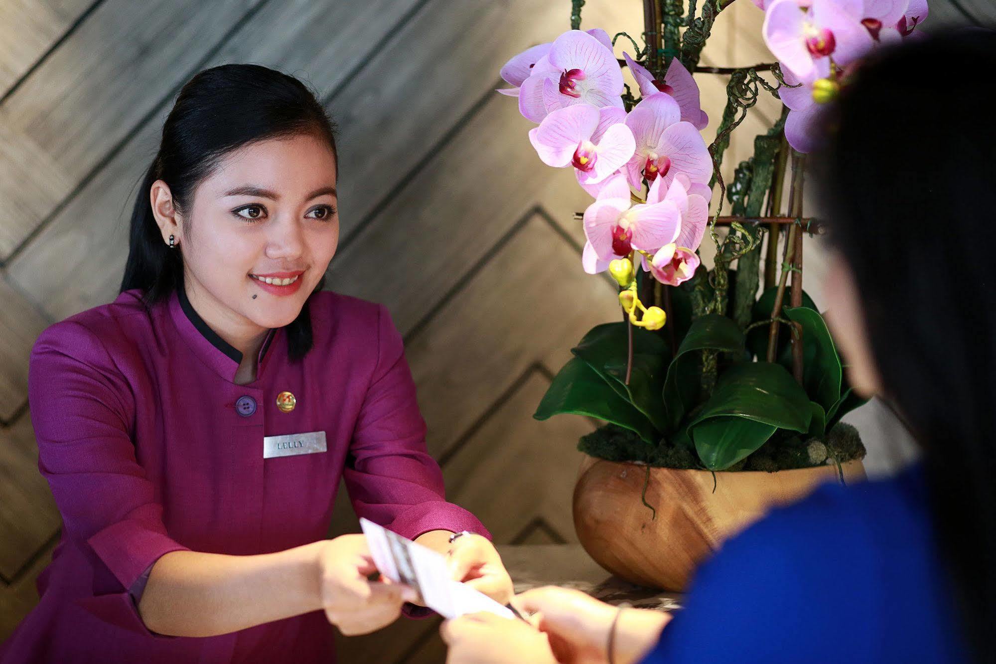 Swiss-Belinn Simatupang Jakarta Exterior foto